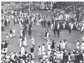 Police crackdown on satyagrahis during the Civil Disobedience Movement of 1930, showing British repression of peaceful protesters